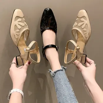 2023 Mulheres Sandálias Baotou Uma palavra Fivela de Flor de Malha Oco Sapatos de Senhoras Moda Verão Confortável Mulheres Bombas